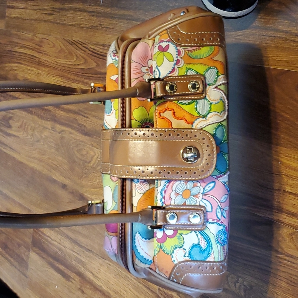 Adorable Liz Claiborne bag
